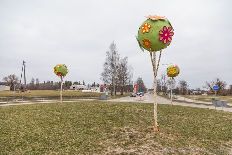 Travelnews.lv Lieldienās aicina apceļot Latviju un apskatīt virkni daudzveidīgu un interesantu svētku dekorāciju. Foto: Madonas TIC 251754