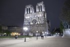 Parīzes Dievmātes katedrāle ir viens no visvairāk apmeklētākajiem tūrisma objektiem Parīzē. Elpu aizraujošās vitrāžas un griestu velves, kas datējamas 1