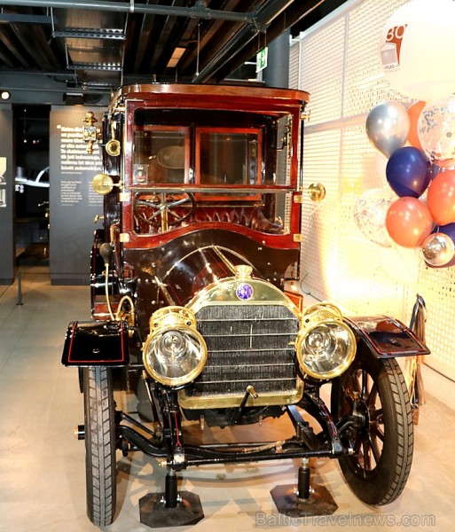 Rīgas Motormuzejs  atzīmē 30 gadu jubileju ar 2 īpašiem vāģiem «F/N type 2400» un «Citroen DS 19» 252583