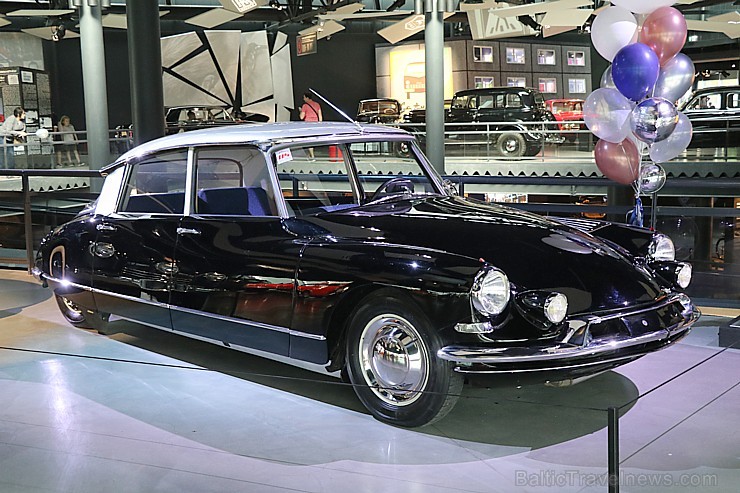 Rīgas Motormuzejs  atzīmē 30 gadu jubileju ar 2 īpašiem vāģiem «F/N type 2400» un «Citroen DS 19»