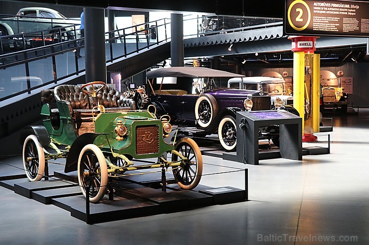 Rīgas Motormuzejs  atzīmē 30 gadu jubileju ar 2 īpašiem vāģiem «F/N type 2400» un «Citroen DS 19» 252599