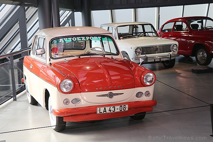 Rīgas Motormuzejs  atzīmē 30 gadu jubileju ar 2 īpašiem vāģiem «F/N type 2400» un «Citroen DS 19»