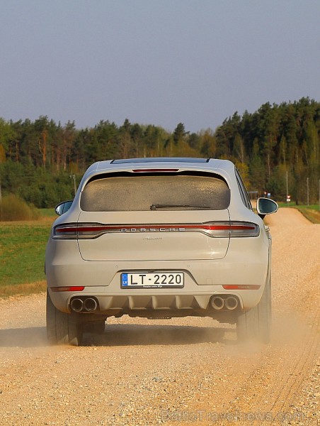 Travelnews.lv apceļo Latgali un Sēliju ar jauno «Porsche Macan» 252675