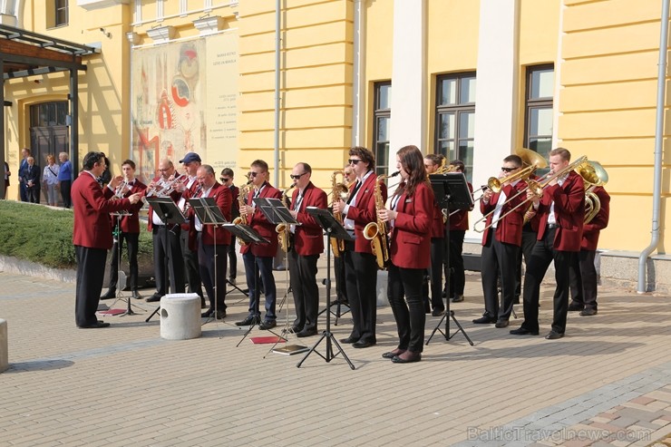 Ar mākslas lekciju, filmas demonstrāciju, diskusiju un jaunās izstāžu sezonas atklāšanu Daugavpils Marka Rotko mākslas centrs atzīmēja 6 gadu pastāvēš Ar mākslas lekciju, filmas demonstrāciju, diskusiju un jaunās izstāžu sezonas atklāšanu Daugavpils Marka Rotko mākslas centrs atzīmēja 6 gadu pastāvēš 252713