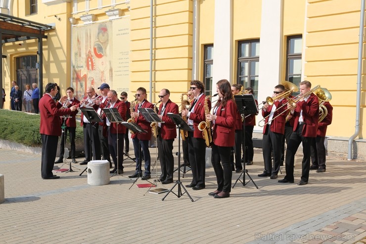 Ar mākslas lekciju, filmas demonstrāciju, diskusiju un jaunās izstāžu sezonas atklāšanu Daugavpils Marka Rotko mākslas centrs atzīmēja 6 gadu pastāvēš 252713