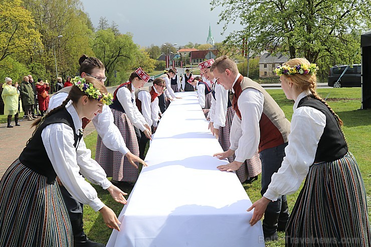 Travelnews.lv 4. maija – Latvijas Republikas Neatkarības atjaunošanas dienu svin Dobelē 252769