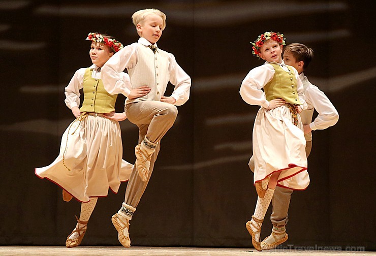 Travelnews.lv izbauda bērnu un jauniešu deju kolektīva «Pīlādzītis» koncertu «Deju karuselis» 252966