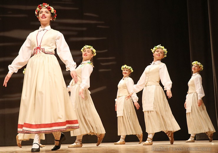 Travelnews.lv izbauda bērnu un jauniešu deju kolektīva «Pīlādzītis» koncertu «Deju karuselis» 252991