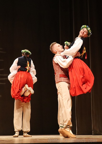 Bērnu un jauniešu deju kolektīvs «Pīlādzītis» piedāvā 4.05.2019 koncertu «Deju karuselis» 252935