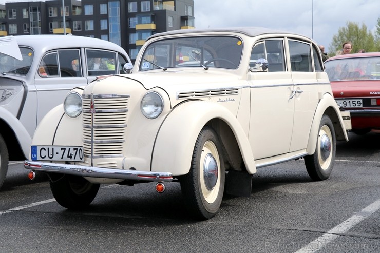 Latvijas Antīko automobiļu kluba «Youngtimer Rally» sekcija rīkoja 5.05.2019 «Youngtimer Cars&Coffee 2019» salidojumu