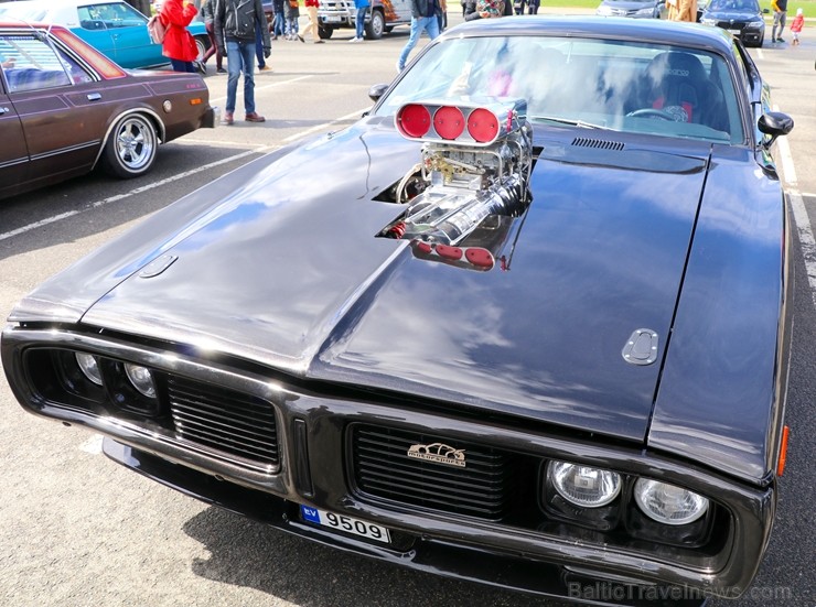 Latvijas Antīko automobiļu kluba «Youngtimer Rally» sekcija rīkoja 5.05.2019 «Youngtimer Cars&Coffee 2019» salidojumu