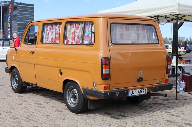 Latvijas Antīko automobiļu kluba «Youngtimer Rally» sekcija rīkoja 5.05.2019 «Youngtimer Cars&Coffee 2019» salidojumu