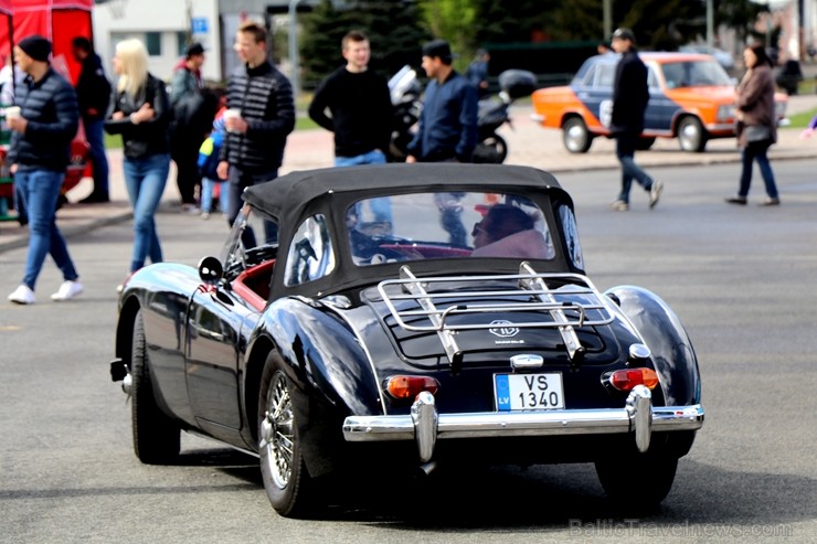 Latvijas Antīko automobiļu kluba «Youngtimer Rally» sekcija rīkoja 5.05.2019 «Youngtimer Cars&Coffee 2019» salidojumu