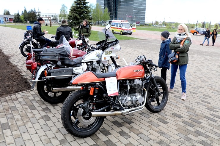 Latvijas Antīko automobiļu kluba «Youngtimer Rally» sekcija rīkoja 5.05.2019 «Youngtimer Cars&Coffee 2019» salidojumu