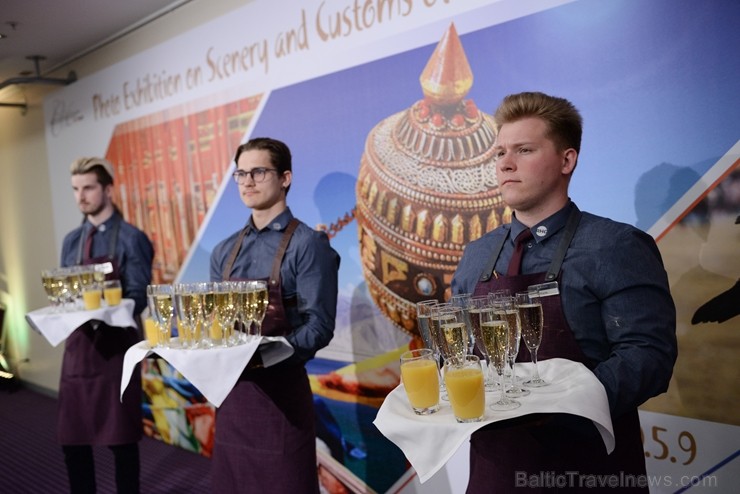 Latvijā pirmo reizi viesnīcā Radisson Blu Hotel Latvija apskatāma foto izstāde, kas veltīta Ķīnas etnisko minoritāšu dzīves veida un paražu daudzveidī 253623