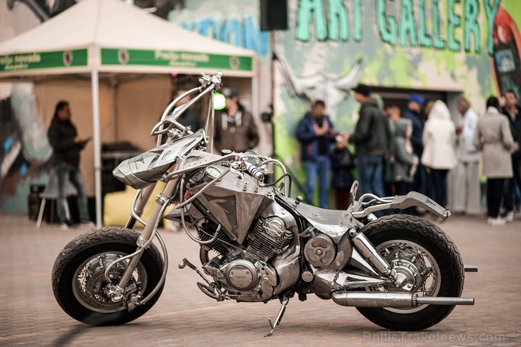 Moto & Metal NESTER CUSTOM mākslas galerija Preiļos ir izklaides komplekss ar izstāžu zālēm, individualizētiem motocikliem un metāla mākslas skulptūrā