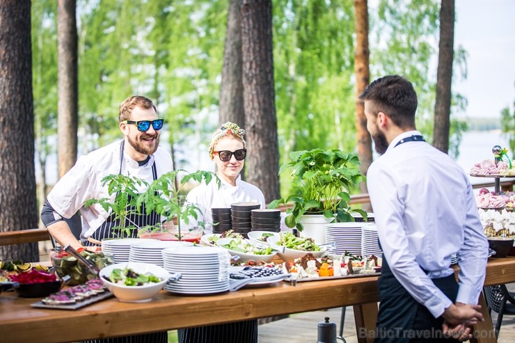 Pavadi neaizmirstamu laiku kopā ar draugiem vai ģimeni gardākajā vakara grill-brančā skaistākajā Pierīgas terasē Hotel Baltvilla, kuru atklās 24.05.20