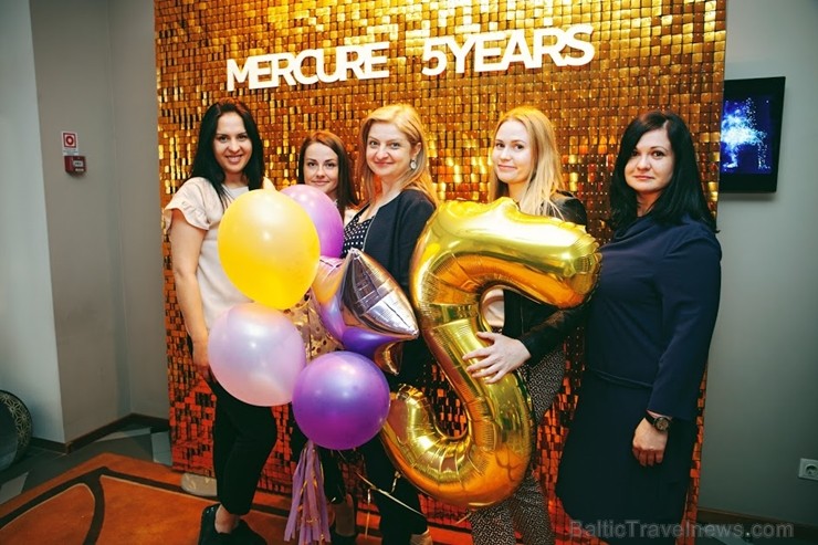 4 zvaigžņu viesnīca «Mercure Riga Centre» svinīgi atzīmē piekto Dzimšanas dienu