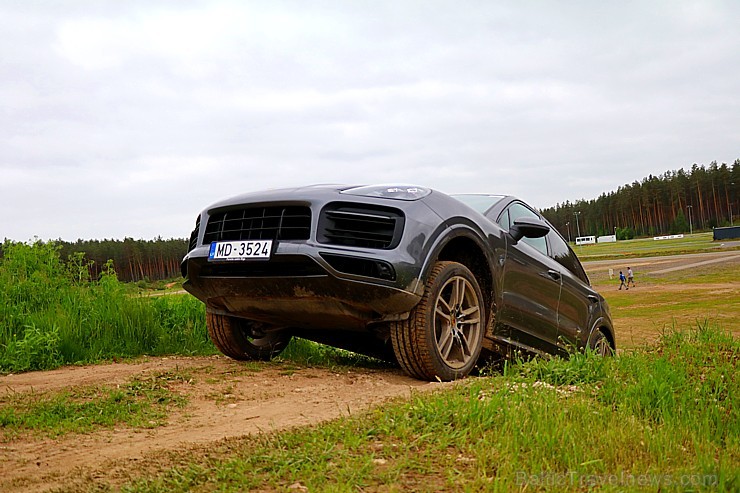 Travelnews.lv piedalās «Porsche Road Tour 2019» un izbauda 10 spēkratu spējas dažādos apstākļos