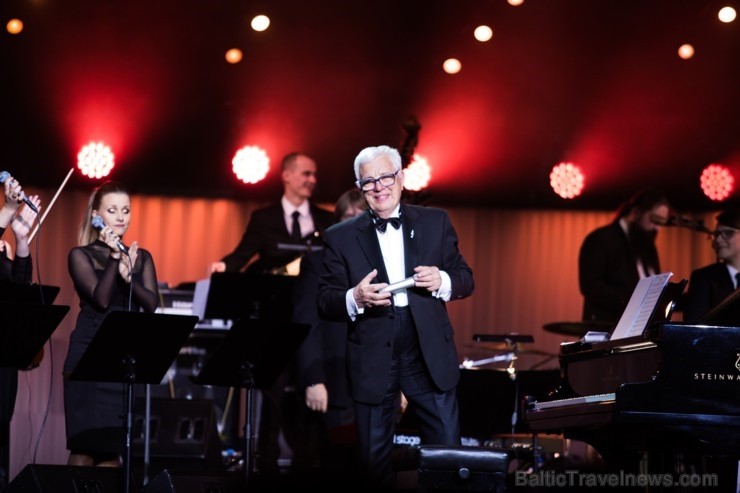 Ar krāšņu Maestro Raimonda Paula kino mūzikas koncertu Jūrmalā atklāj 2019. gada Dzintaru koncertzāles vasaras sezonu 255701