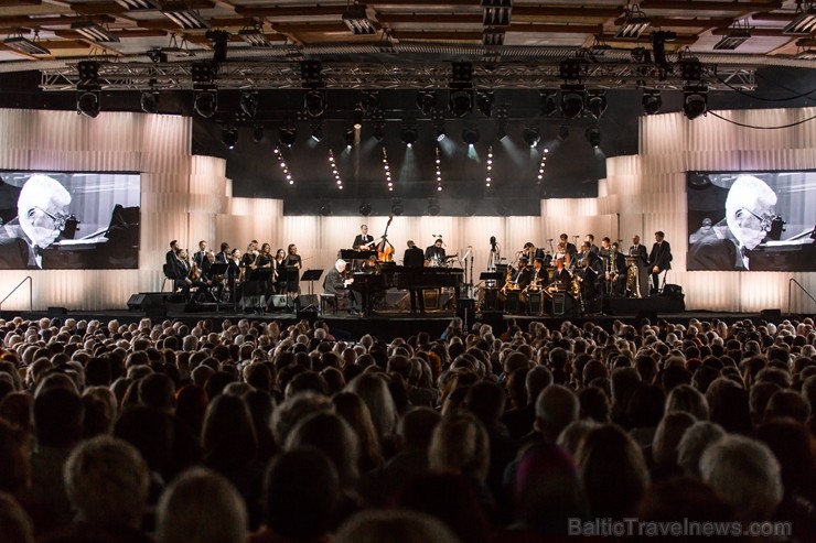 Ar krāšņu Maestro Raimonda Paula kino mūzikas koncertu Jūrmalā atklāj 2019. gada Dzintaru koncertzāles vasaras sezonu 255707