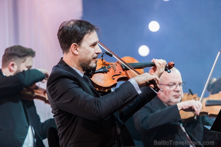 Ar krāšņu Maestro Raimonda Paula kino mūzikas koncertu Jūrmalā atklāj 2019. gada Dzintaru koncertzāles vasaras sezonu 255711