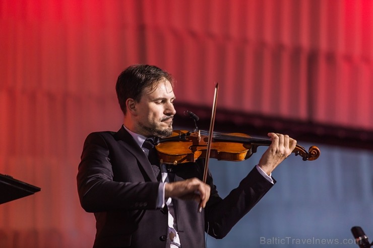Ar krāšņu Maestro Raimonda Paula kino mūzikas koncertu Jūrmalā atklāj 2019. gada Dzintaru koncertzāles vasaras sezonu 255716