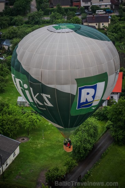 Visu Siguldas pilsētas svētku garumā siguldieši un pilsētas viesi baudīja krāšņu mākoņu kuģu rīta un vakara lidojumus