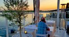 Travelnews.lv garšīgi izbauda Daugavas panorāmas restorānu «Aqua Luna» Andrejostā 28