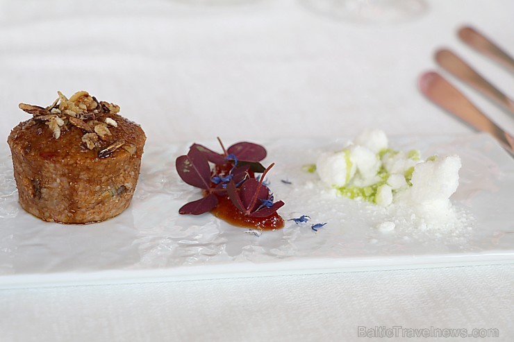 Rīgas viesnīcas «Grand Hotel Kempinski Riga» restorāns «Stage22» prezentē vasaras ēdienkarti 256196