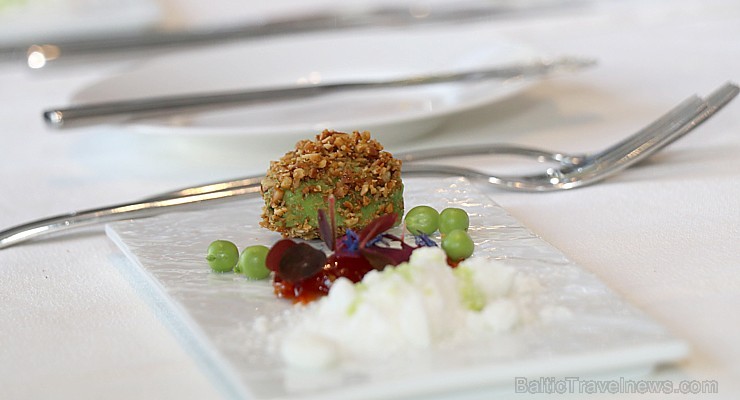 Rīgas viesnīcas «Grand Hotel Kempinski Riga» restorāns «Stage22» prezentē vasaras ēdienkarti 256198