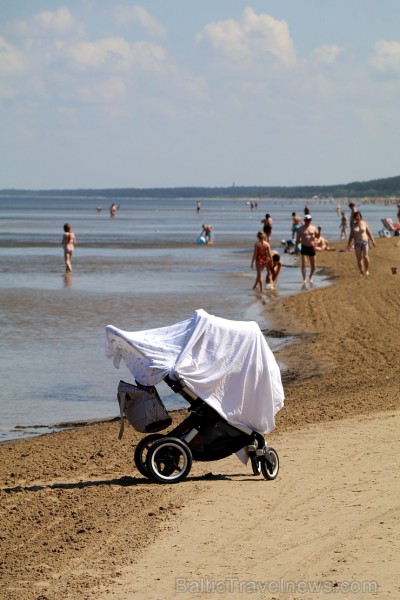 Jūrmala piedāvā karstu pludmali un dzestru peldi