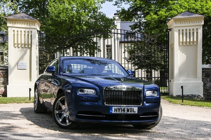45 bildes - «Rolls Royce Wraith» 256721