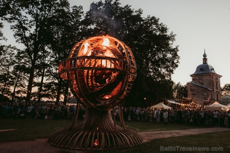 Brangi jo brangi Valmiermuižas parkā aizvadīts etnofestivāls SVIESTS 2019, kurā uzstājās pasaulē atzīti pašmāju mākslinieki 257170