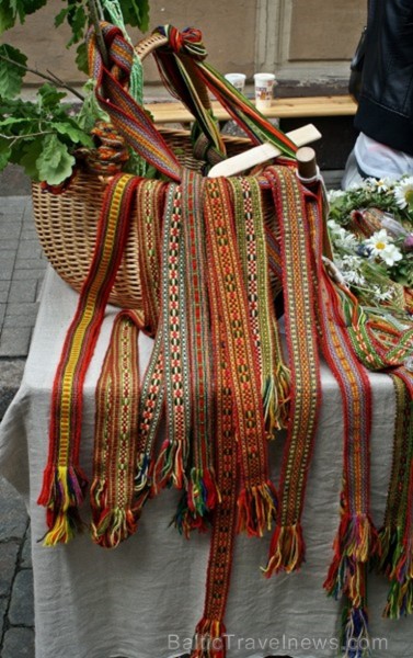 Sagaidot Vasaras saulgriežus un Līgo svētkus, Rīgas noformējuma mākslinieciskās koncepcijas pamatā ir latviešu ornamenta Saules zīmes stilizācija. Nof Sagaidot Vasaras saulgriežus un Līgo svētkus, Rīgas noformējuma mākslinieciskās koncepcijas pamatā ir latviešu ornamenta Saules zīmes stilizācija. Nof 257426