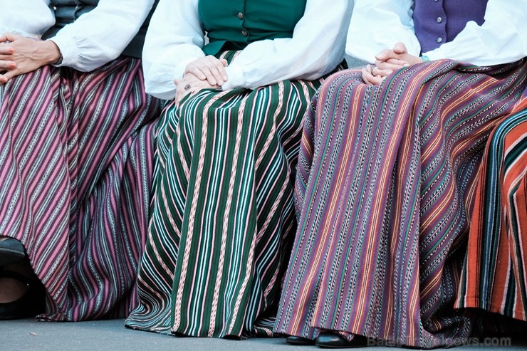 Jau vairākus gadus līgotāji, kuriem tuvāka ir tradicionālā Jāņu svinēšana, pulcējas Rīgas augstākajā kalnā – Dzegužkalnā 257473