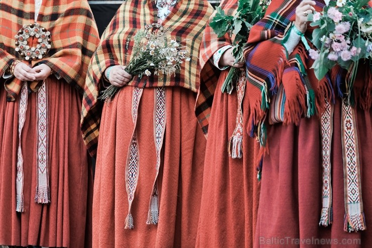 Jau vairākus gadus līgotāji, kuriem tuvāka ir tradicionālā Jāņu svinēšana, pulcējas Rīgas augstākajā kalnā – Dzegužkalnā 257478