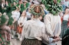 Jau vairākus gadus līgotāji, kuriem tuvāka ir tradicionālā Jāņu svinēšana, pulcējas Rīgas augstākajā kalnā – Dzegužkalnā 21