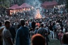 Jau vairākus gadus līgotāji, kuriem tuvāka ir tradicionālā Jāņu svinēšana, pulcējas Rīgas augstākajā kalnā – Dzegužkalnā 25