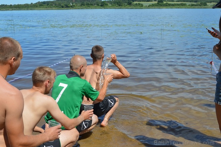 Ar ielīgošanas rituāliem, lustēm un dančiem Višķu pagasta estrādē aizritējis ikgadējais pasākums 