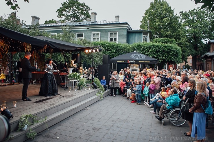 Mēnesi pirms festivāla Summertime sākuma, tā patronese Inese Galante dāvāja Rīgas klausītājiem bezmaksas koncertu Kalnciema kvartālā