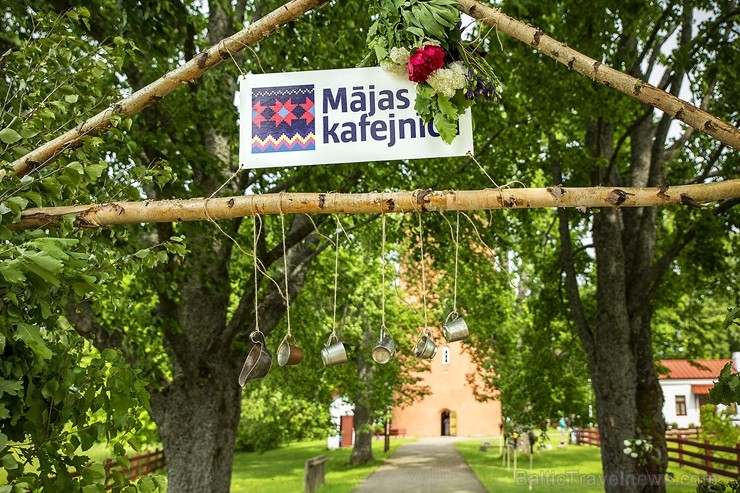Jau 10. gadu ar pārgājieniem Dundagas novada dabā un unikālajā kultūrvidē vasaras sākumā rīkoja Slīteres Ceļotāju dienas, savukārt Mājas kafejnīcu die Jau 10. gadu ar pārgājieniem Dundagas novada dabā un unikālajā kultūrvidē vasaras sākumā rīkoja Slīteres Ceļotāju dienas, savukārt Mājas kafejnīcu die 258529