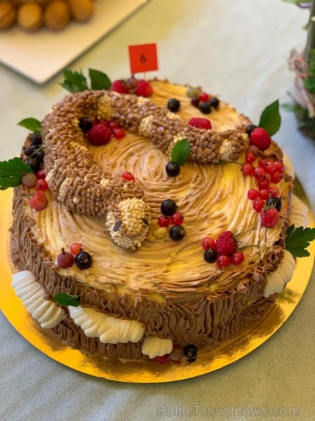 Zaubes savvaļas kulinārā festivāla ietvaros nosaka labāko lauku torti. Foto: Erlens Ernstsons
