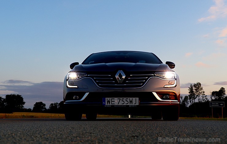 Travelnews.lv apceļo Latviju ar jauno «Renault Talisman»