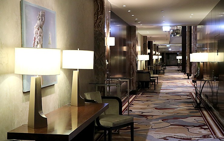 Viesnīcas «Grand Hotel Kempinski Riga» 1.stāva interjeru var baudīt bez maksas