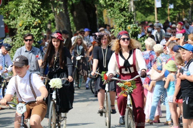 Mazsalacā reizē ar pilsētas svētkiem jau devīto gadu svin Mazsalacā dzimušā amatnieka, velosipēdu izgatavotāja Gustava Ērenpreisa jubileju 259606