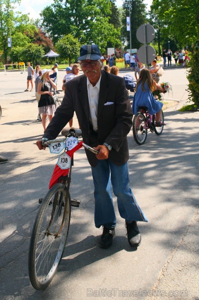 Mazsalacā reizē ar pilsētas svētkiem jau devīto gadu svin Mazsalacā dzimušā amatnieka, velosipēdu izgatavotāja Gustava Ērenpreisa jubileju 259608