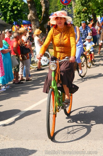Mazsalacā reizē ar pilsētas svētkiem jau devīto gadu svin Mazsalacā dzimušā amatnieka, velosipēdu izgatavotāja Gustava Ērenpreisa jubileju 259613