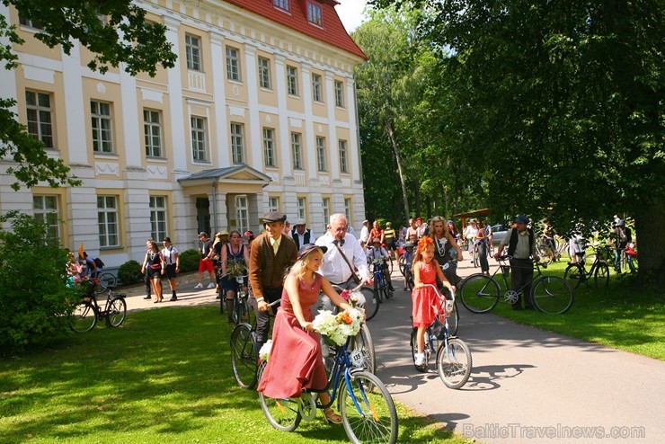 Mazsalacā reizē ar pilsētas svētkiem jau devīto gadu svin Mazsalacā dzimušā amatnieka, velosipēdu izgatavotāja Gustava Ērenpreisa jubileju Mazsalacā reizē ar pilsētas svētkiem jau devīto gadu svin Mazsalacā dzimušā amatnieka, velosipēdu izgatavotāja Gustava Ērenpreisa jubileju 259618