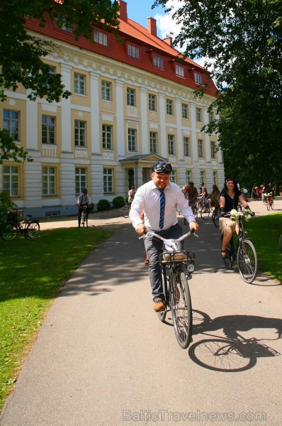 Mazsalacā reizē ar pilsētas svētkiem jau devīto gadu svin Mazsalacā dzimušā amatnieka, velosipēdu izgatavotāja Gustava Ērenpreisa jubileju 259621